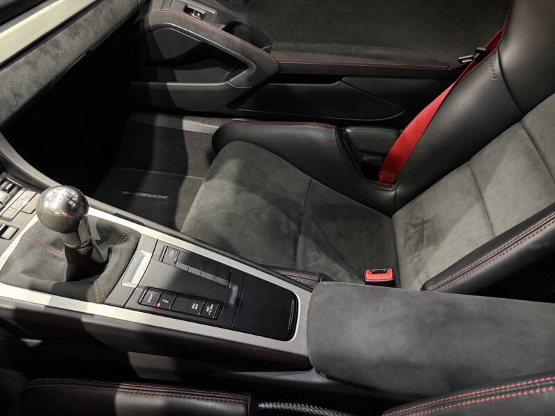 2016 Porsche Cayman GT4