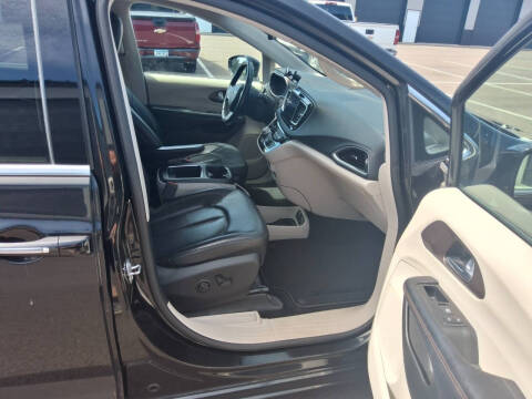 2017 Chrysler Pacifica Touring-L Plus