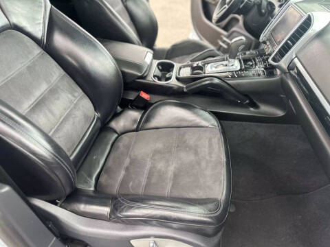 2017 Porsche Cayenne Platinum Edition