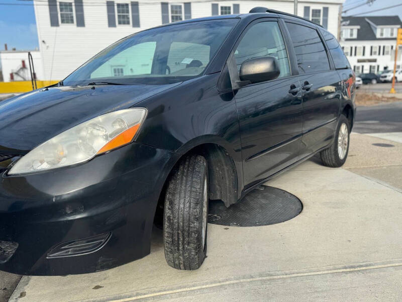 2010 Toyota Sienna LE 7-Passenger