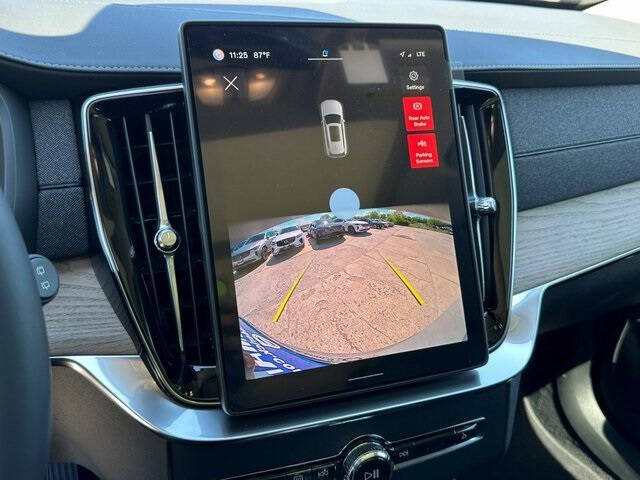 2025 Volvo XC90 B6 Core Bright Theme