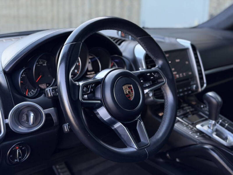 2017 Porsche Cayenne GTS