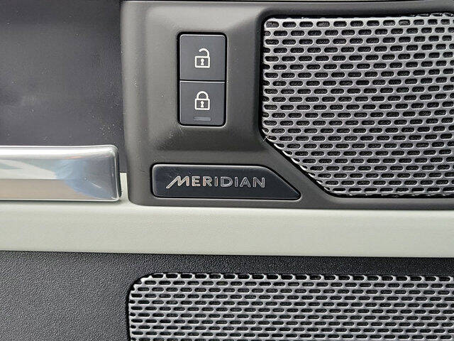 2024 Land Rover Defender 110 V8 P500 SE