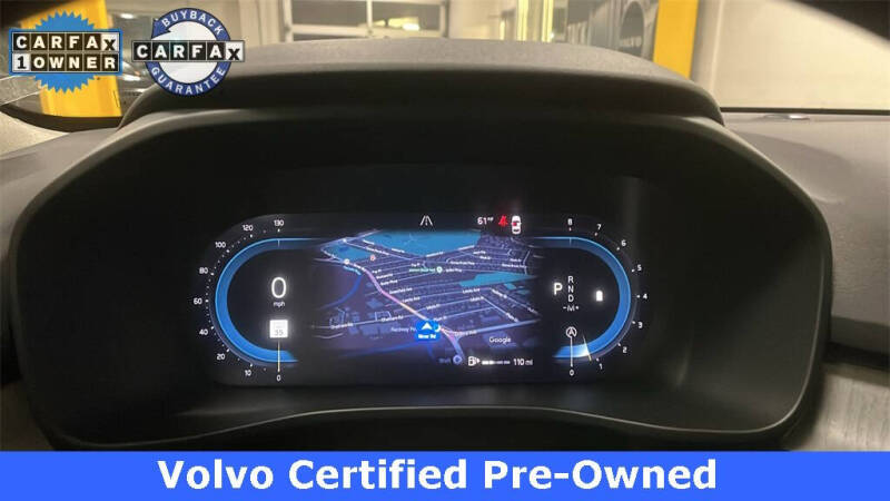 2025 Volvo XC40 B5 Plus Bright Theme