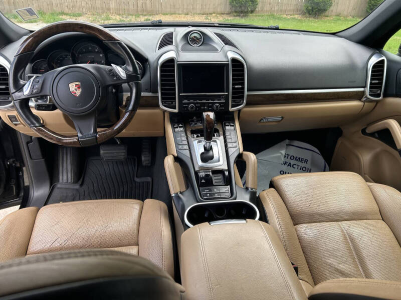 2014 Porsche Cayenne Platinum