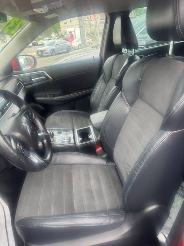 2023 Mitsubishi Outlander SE
