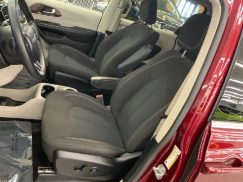 2020 Chrysler Voyager LX