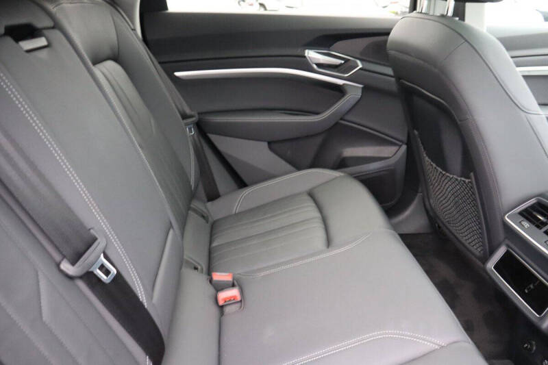 2021 Audi e-tron quattro Premium