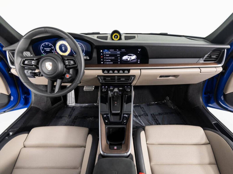 2025 Porsche 911 Carrera