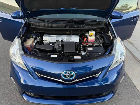 2013 Toyota Prius v Three