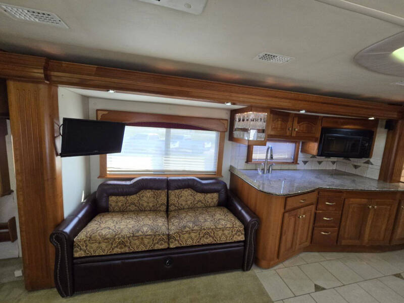 2004 Country Coach Magna