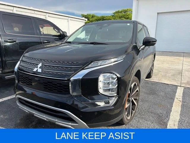 2023 Mitsubishi Outlander SE
