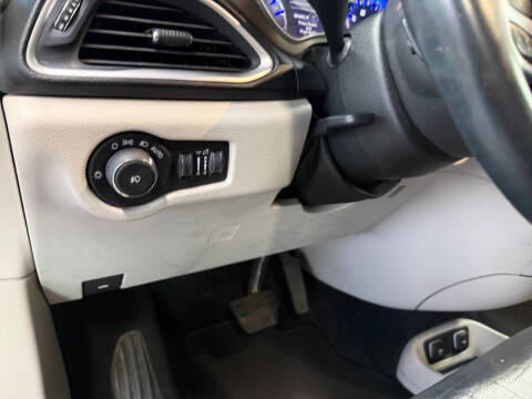 2017 Chrysler Pacifica Touring-L