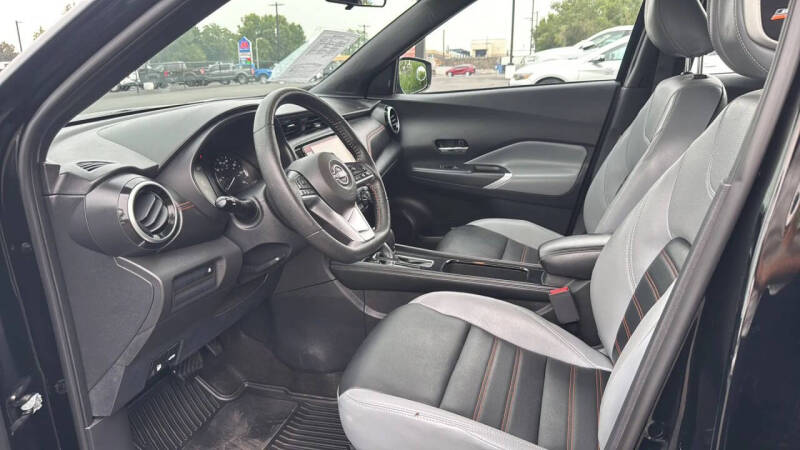 2022 Nissan Kicks SR