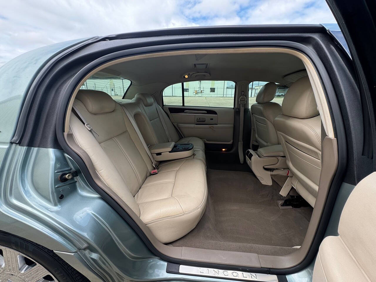 2004 Lincoln Town Car for sale at Carnival Car Company in Victoria, TX