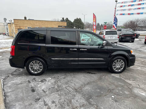 2014 Chrysler Town and Country Touring-L