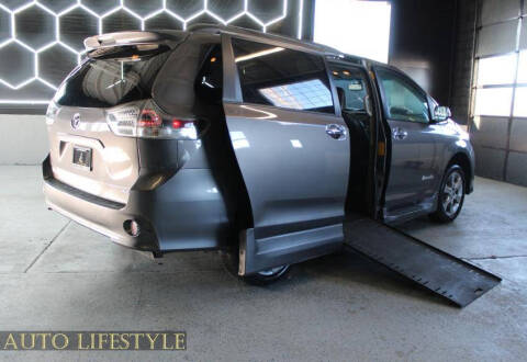 2013 Toyota Sienna SE 8-Passenger