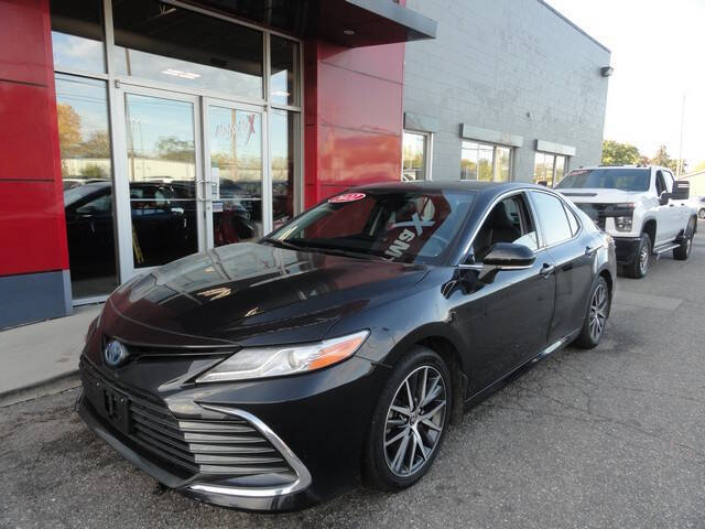 2022 Toyota Camry Hybrid XLE