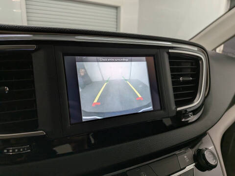 2020 Chrysler Voyager LX