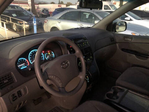 2004 Toyota Sienna CE 7 Passenger