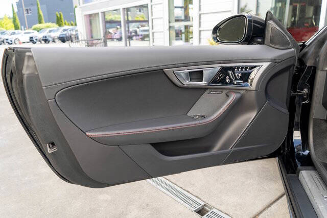 2014 Jaguar F-TYPE 11