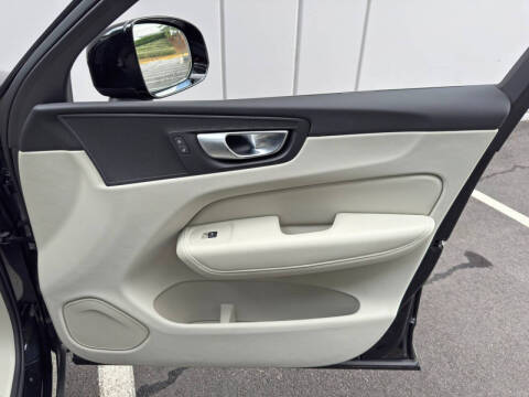 2025 Volvo XC60 T8 Plus Dark Theme