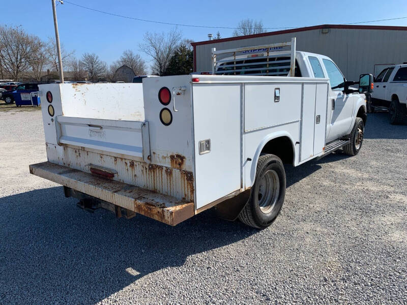 2013 Ford F-350 Super Duty Chassis Cab XL photo 5