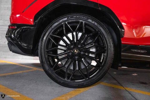 2025 Lamborghini Urus SE