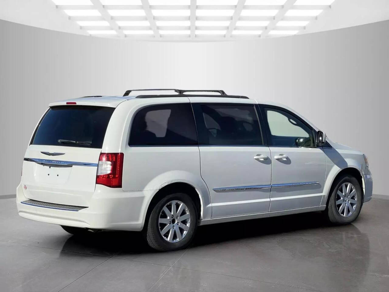 2013 Chrysler Town and Country for sale at Used Cars Toledo in Oregon, OH