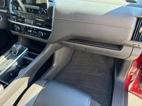 2022 Nissan Pathfinder SL