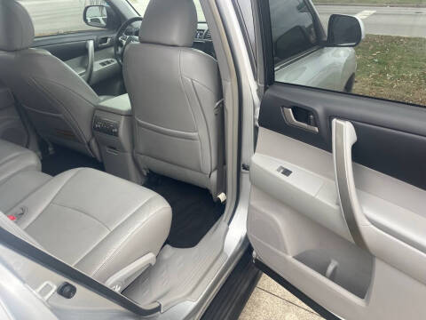 2011 Toyota Highlander SE