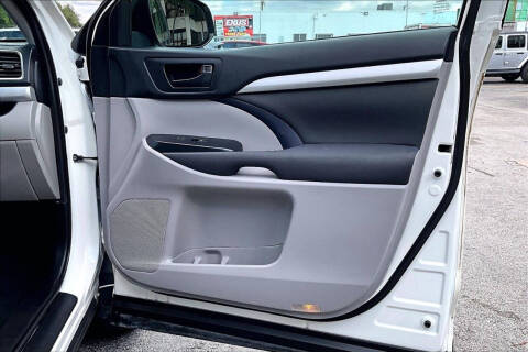 2019 Toyota Highlander LE