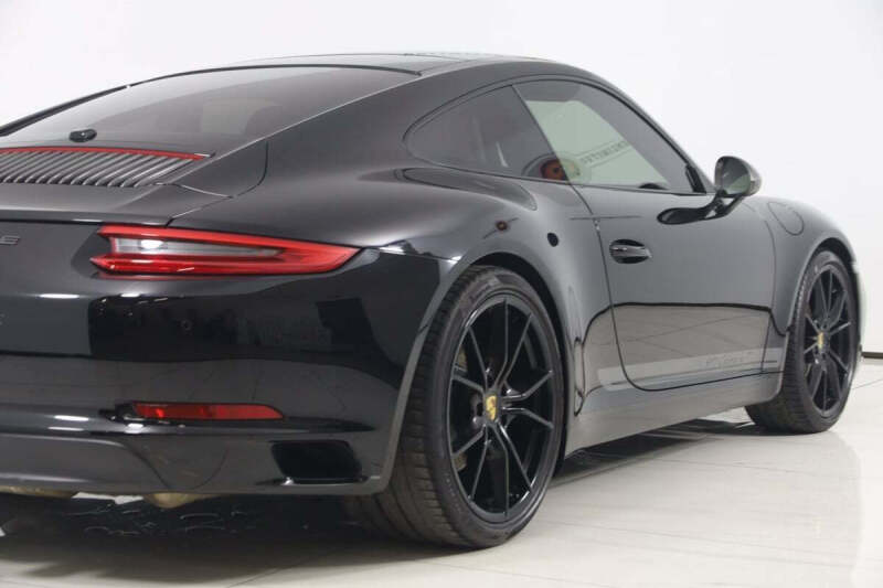 2019 Porsche 911 Carrera