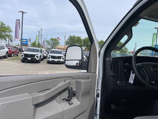 2025 Chevrolet Express 3500