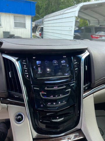 2017 Cadillac Escalade Standard