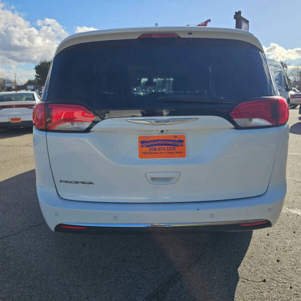 2017 Chrysler Pacifica Touring-L Plus