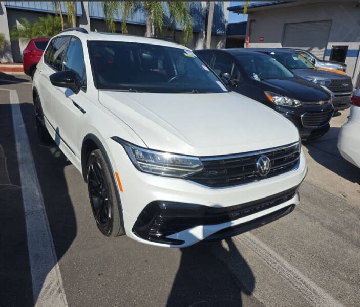 2023 Volkswagen Tiguan SE R-Line Black