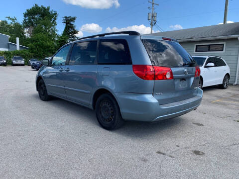 2010 Toyota Sienna CE 7-Passenger
