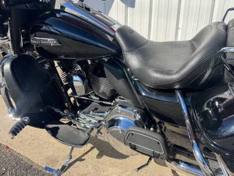 2015 Harley-Davidson FLHTCU103 -