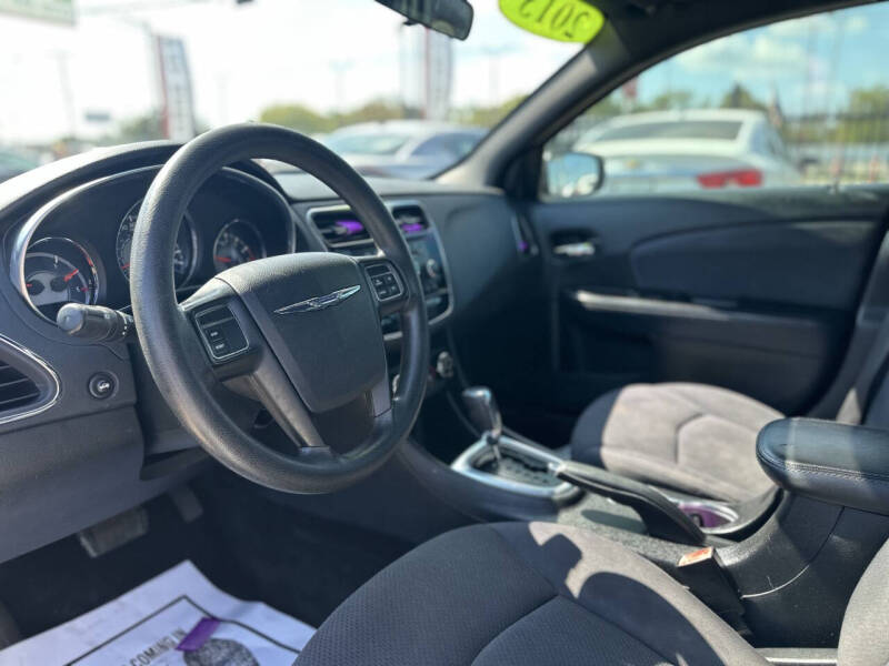 2013 Chrysler 200 LX