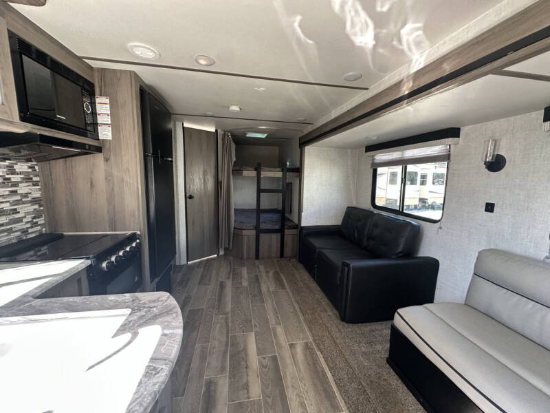 2021 Gulfstream Enlighten 27BHS