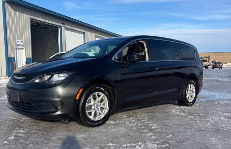 2017 Chrysler Pacifica Touring's photo