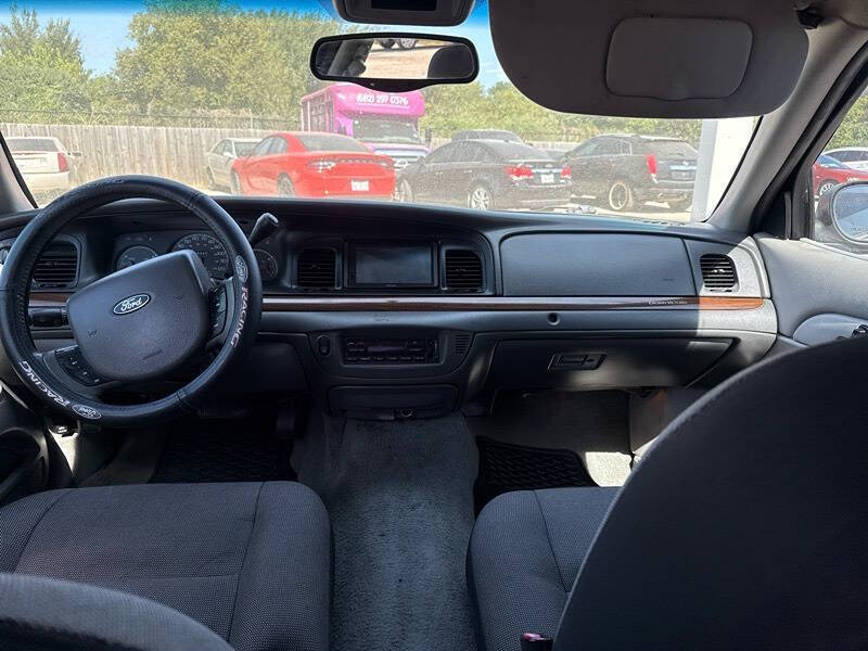 2005 Ford Crown Victoria LX