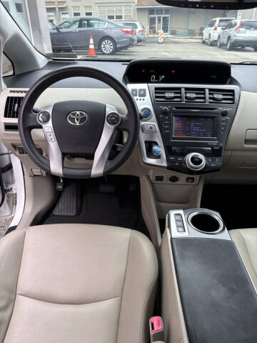 2012 Toyota Prius v Five