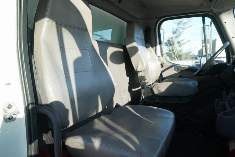 2015 Freightliner M2 106