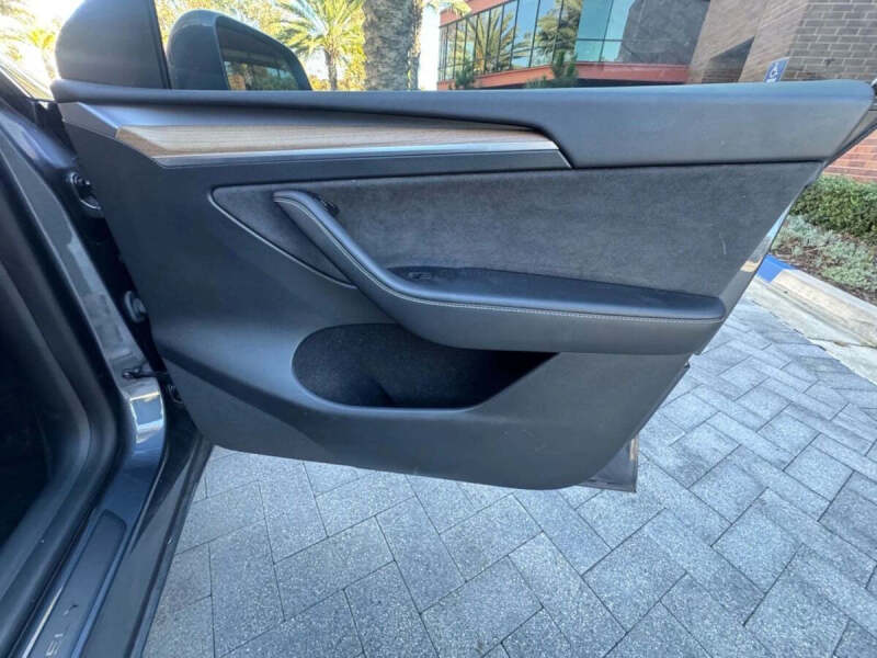 2024 Tesla Model Y Performance