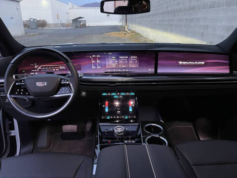 2025 Cadillac Escalade Luxury