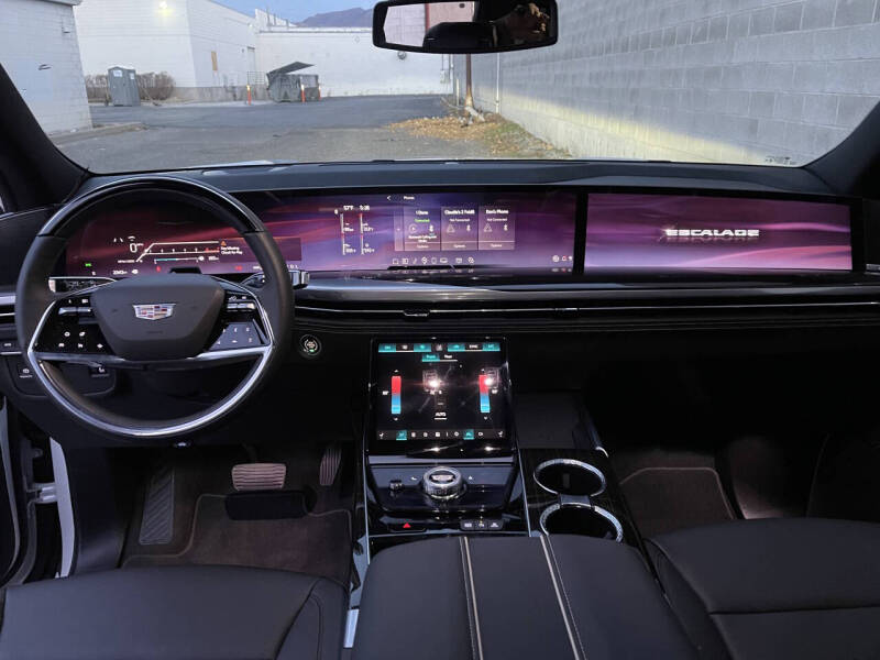 2025 Cadillac Escalade Luxury