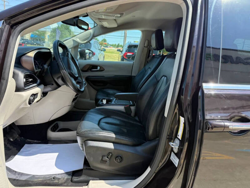2017 Chrysler Pacifica Touring-L Plus