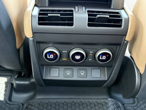 2025 Land Rover Defender 110 P400 S